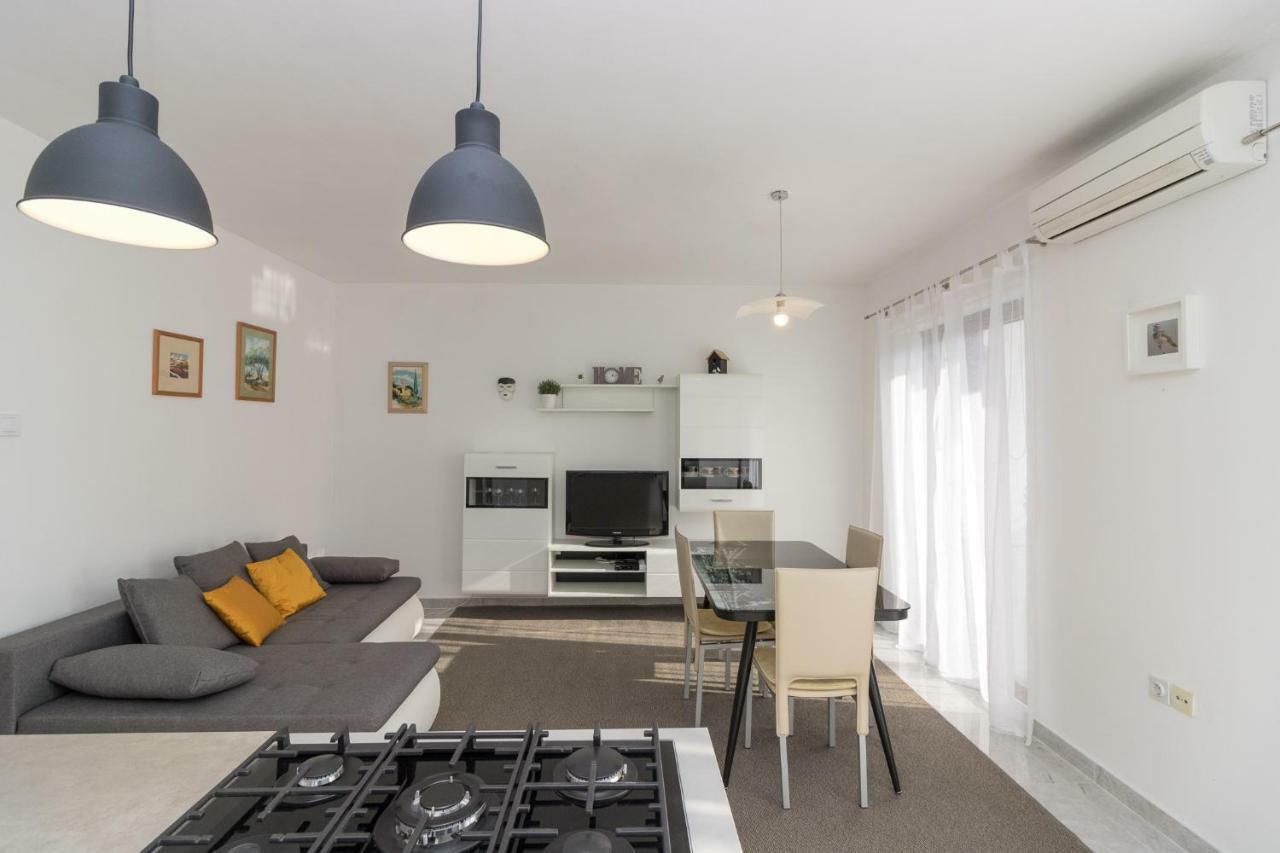 Apartment Beautiful Garden By Rent Istria Porec Luaran gambar