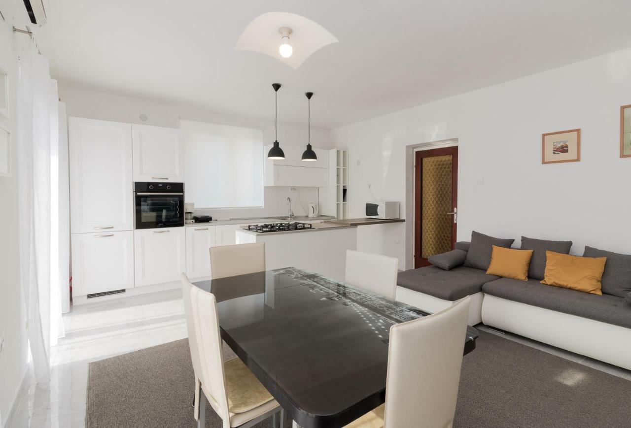 Apartment Beautiful Garden By Rent Istria Porec Luaran gambar
